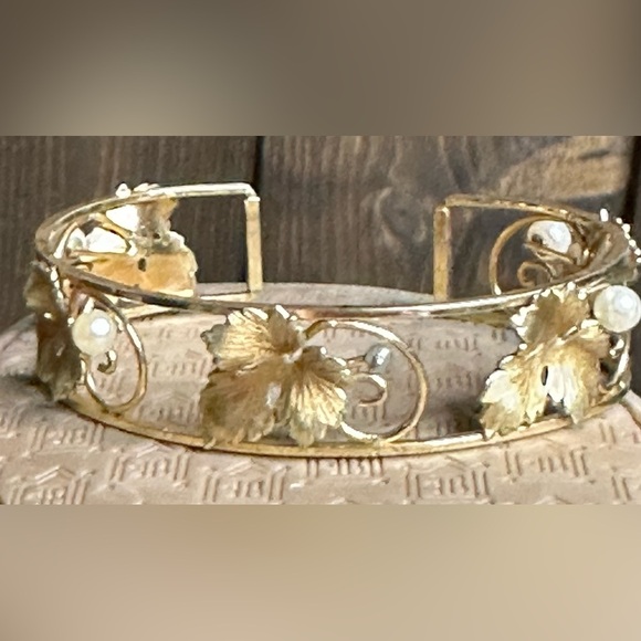 Krementz•Made in the USA•1950’s-1960’s
VINTAGE•Art Deco•Cultured Pearls•Bracelet - Picture 2 of 6